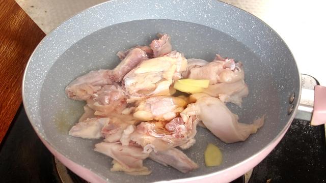 炖肉时上面的浮沫要不要盛出扔掉,炖肉时为什么要撇去浮沫