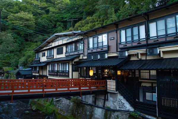 外行去别府，内行来黑川：置之死地而后生，九州最好玩的温泉街