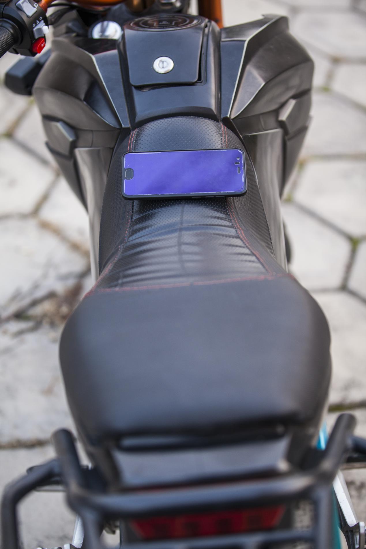 孤独夜里男孩的唯一陪伴，小厂电摩也有的情怀槽车详聊小猴m3！