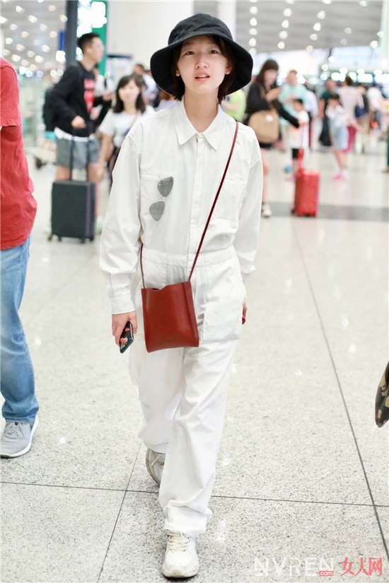 不同女明星的时尚街拍,女明星高清街拍