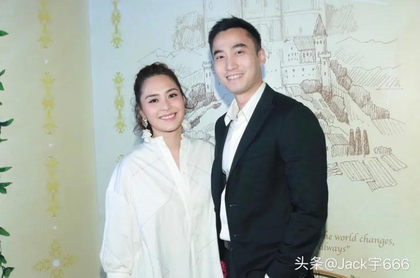 钟欣潼前夫赖弘国现状,钟欣潼和老公最新现状