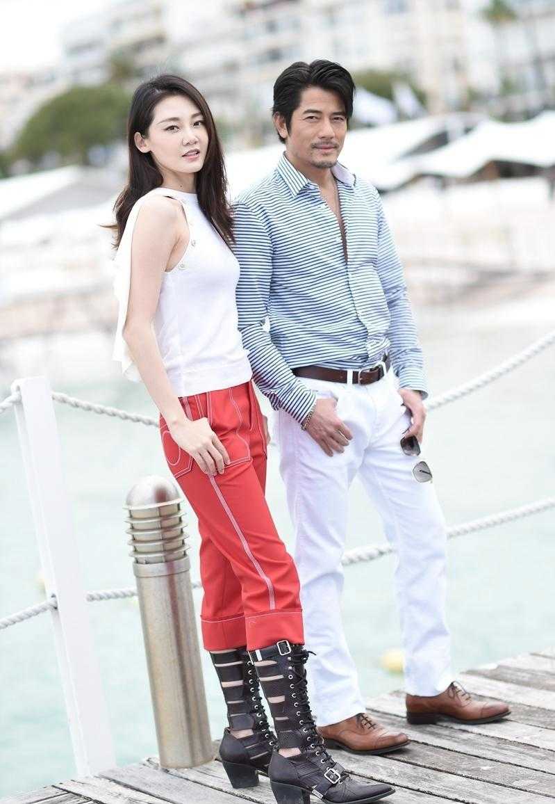 郑恺老婆苗苗都拍了哪些作品,郑恺妻子苗苗同款工装裤