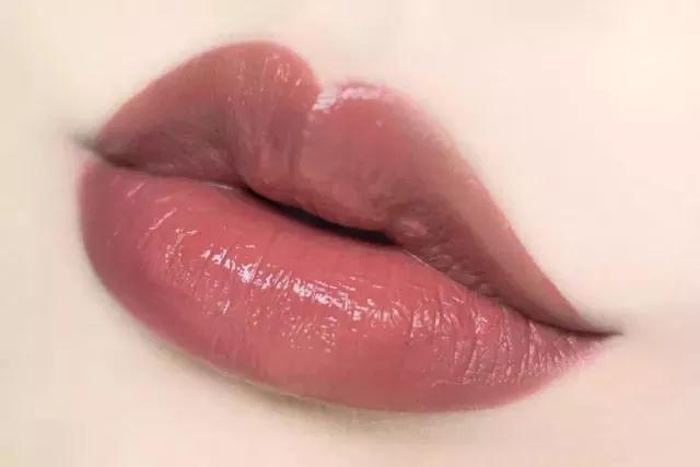 只卖一个色号唇釉哑光,唇釉99元一支