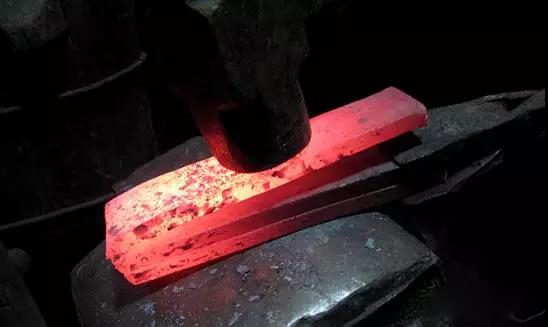 百炼钢花纹钢高锰钢的区别,百炼钢和千层钢的区别