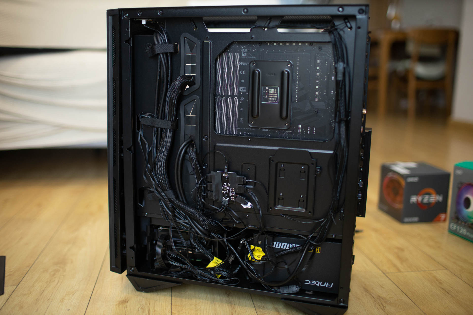 微星氪金枪二代可以装风冷吗,微星氪金枪机箱前面可以拆吗