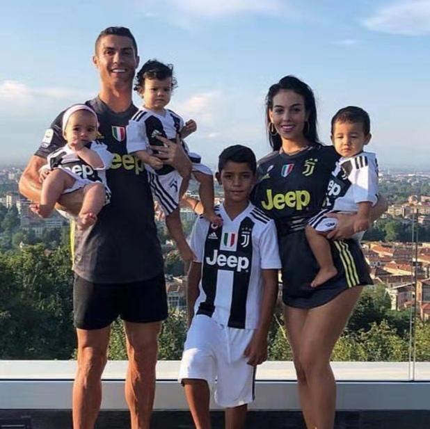 英国足球史上最贵年轻球员500万的钻戒，为何送给售货员乔治娜？