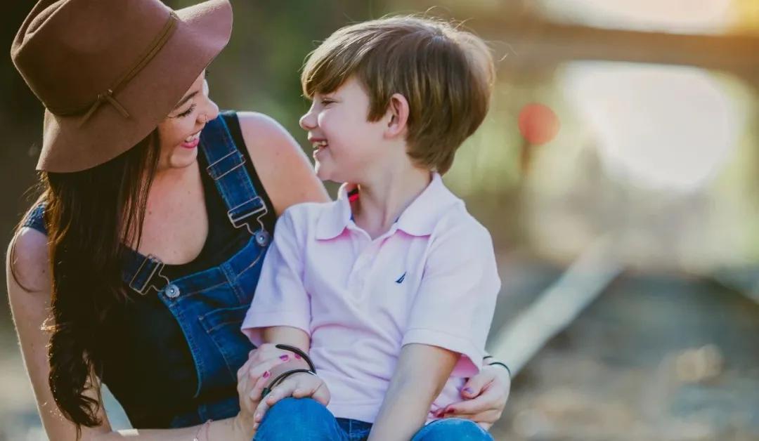 4岁小孩突然说话很费劲口吃厉害,2岁学说话宝宝突然口吃怎么纠正