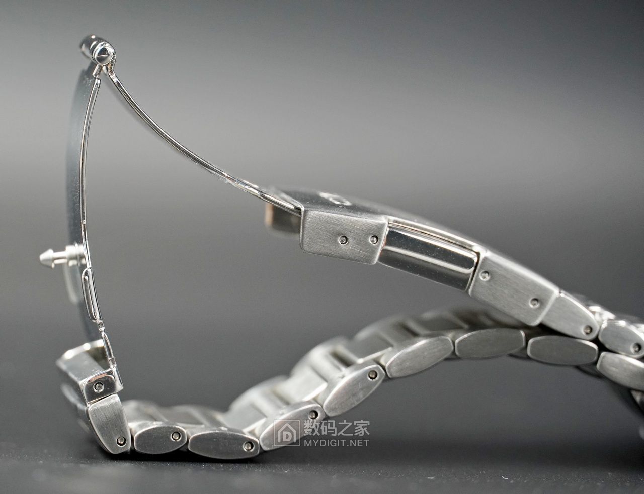 卡西欧和西铁城光能手表哪个好,光动能手表卡西欧好还是西铁城好