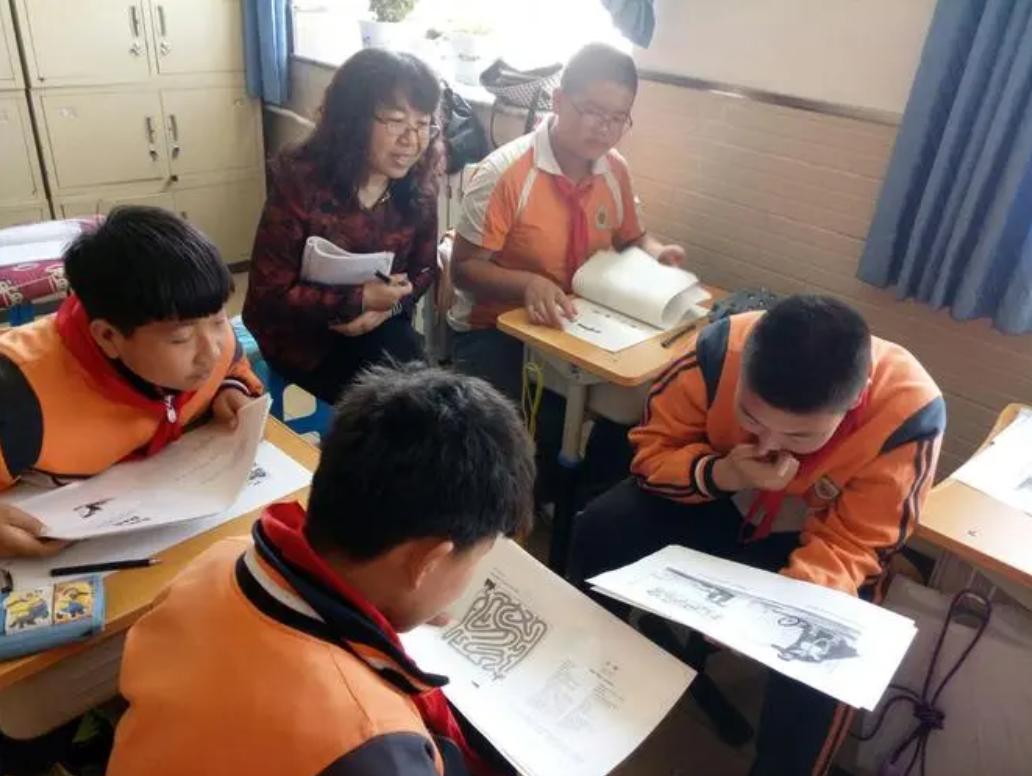 女教师训诫学生视频,女教师霸气处理校园霸凌