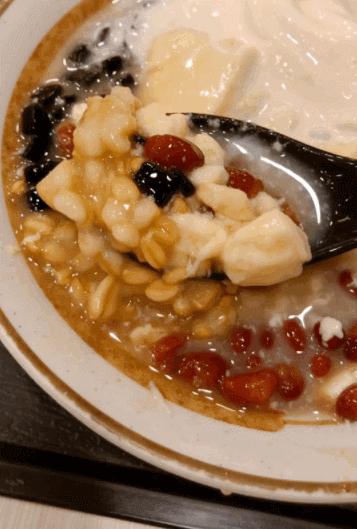 老乡鸡融资2亿元，真功夫年营收50亿，中国版肯德基们的生意经