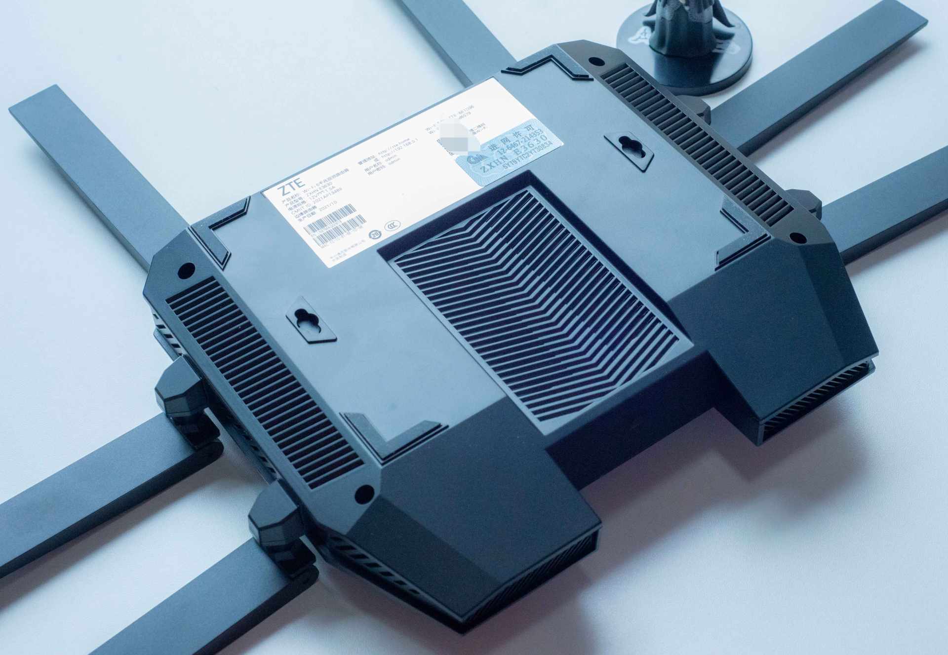 国产芯片的逆袭？中兴AX5400ProWiFi6路由性能及MESH组网使用评测