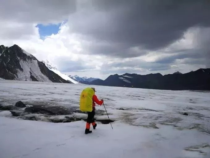 新疆最凶险峡谷路,新疆博格达峰徒步路线