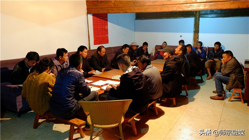 麻栗坡社区居民的贴心人,村民的贴心人原唱