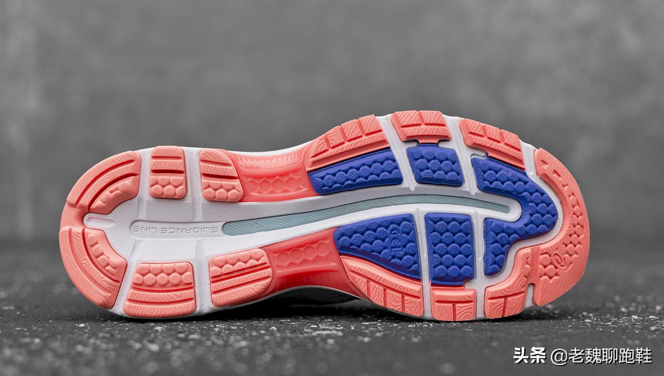 跑鞋是亚瑟士好还是耐克好,亚瑟士跟耐克哪个跑鞋好