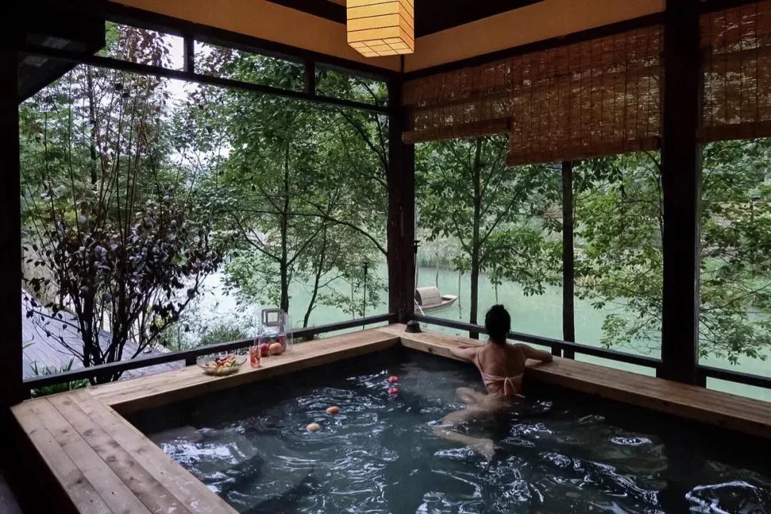 最新成都黄龙溪民宿包吃住一个月,成都周边游山中民宿