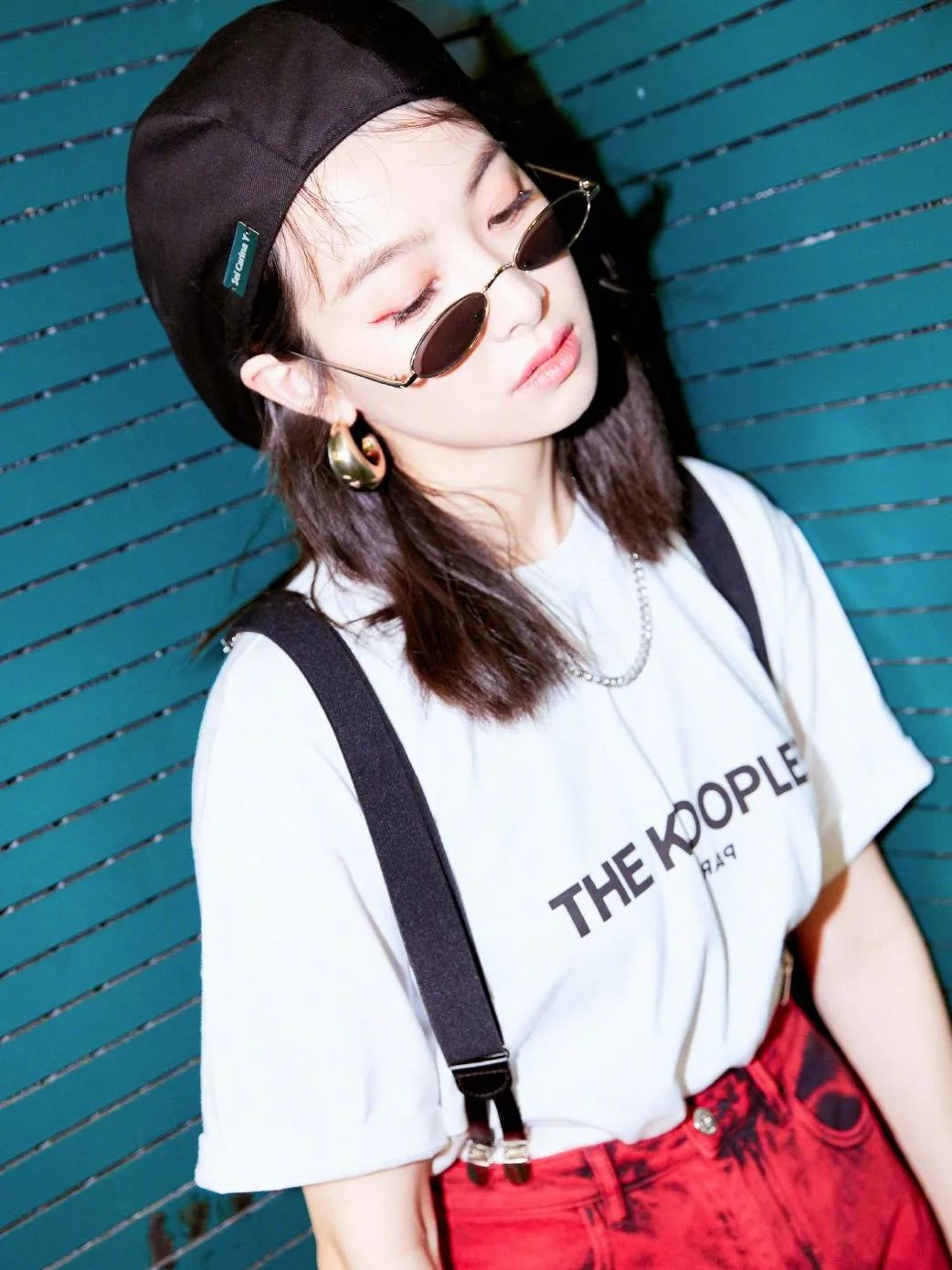 背带裤果然很减龄看起来很少女啊,哪种背带裤既减龄又不过时