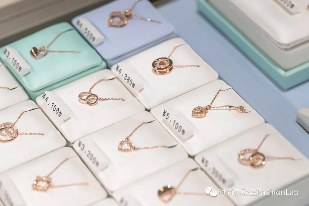 送对年终礼物是当代青年的社交核*器武**