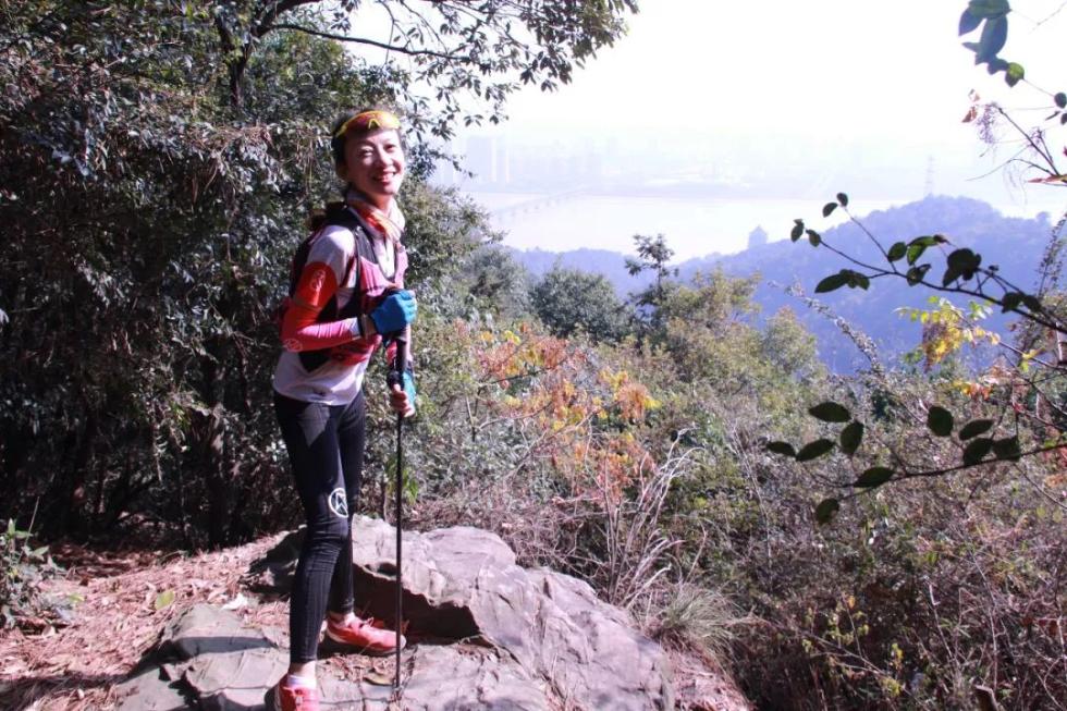 这三个跑步女神太牛了！连续26小时，在杭州西湖的群山里跑了100+公里