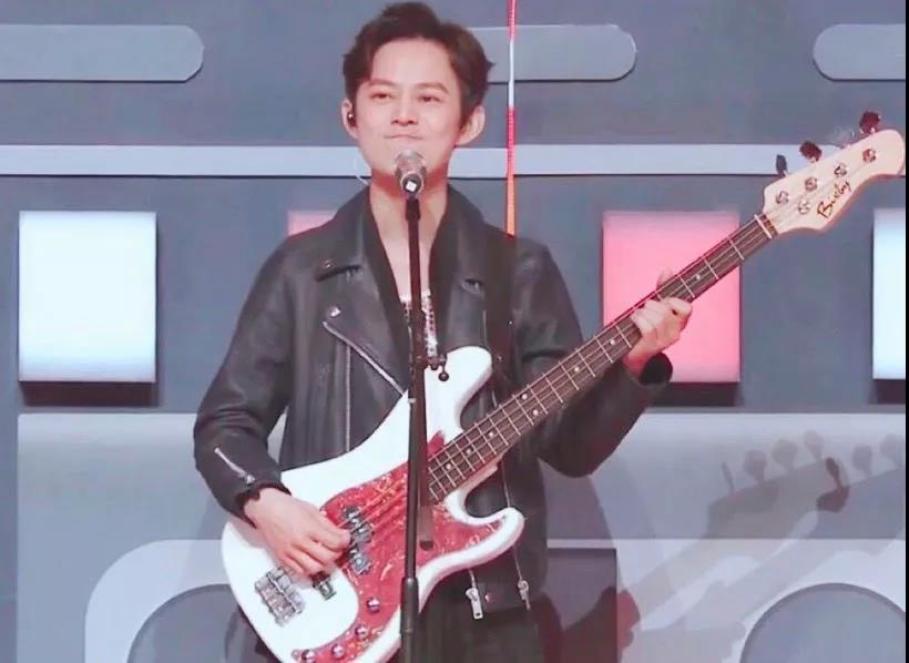 贝斯和吉他的区别懂吗,吉他和贝斯哪个更吸引人