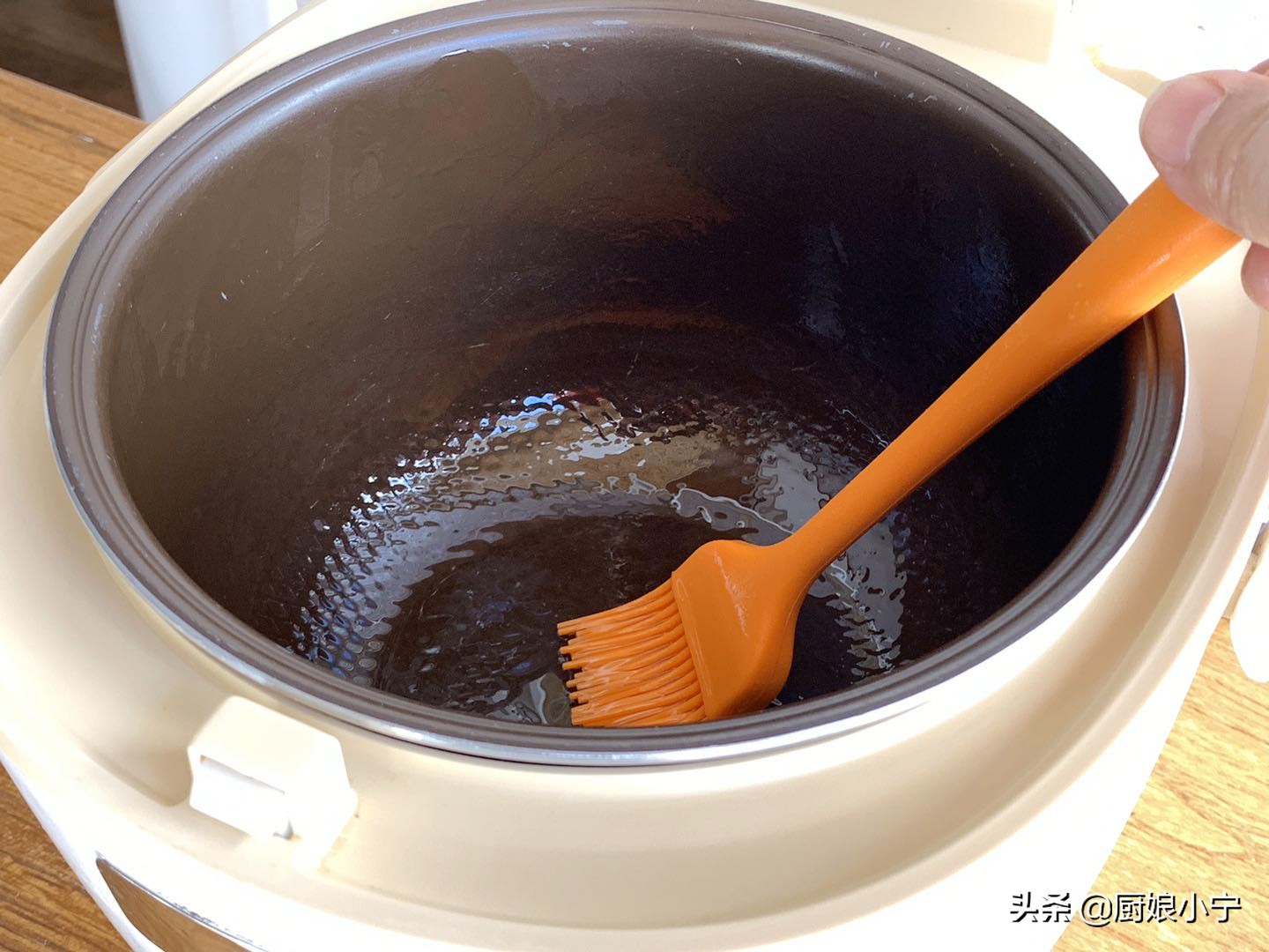 电饭锅蛋糕不塌不回缩的诀窍教程,电饭锅蛋糕蓬松的诀窍