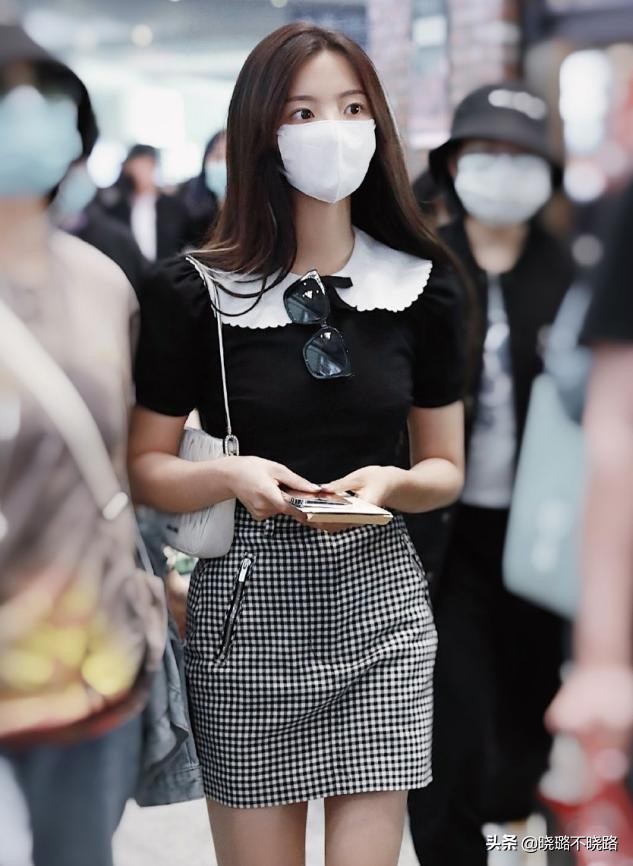 今年流行的t恤裤子搭配2021夏天,今年流行的宽松t恤搭配女