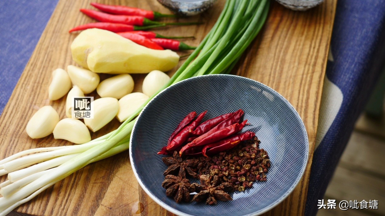 螃蟹跟什么炒好吃呢,螃蟹和什么搭配炒好吃窍门