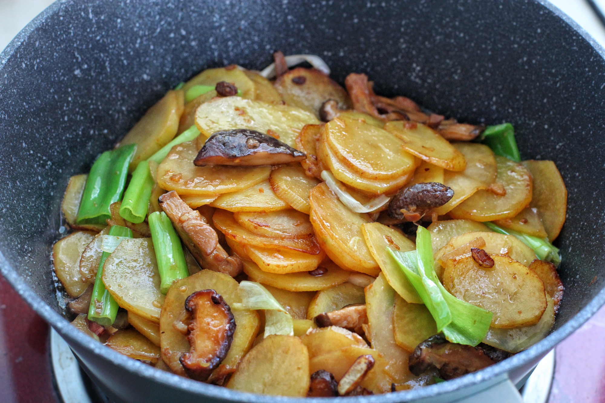 家常菜中的“扛把子”，不放肉也吃得喷香，简单快手就是太费米饭