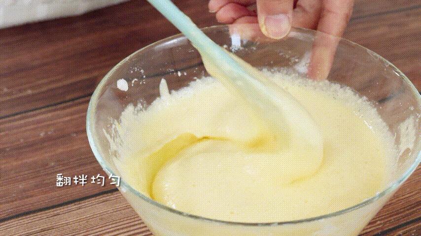 烤箱版蛋糕胚蛋白打发状态,烤箱奶香蛋糕的做法