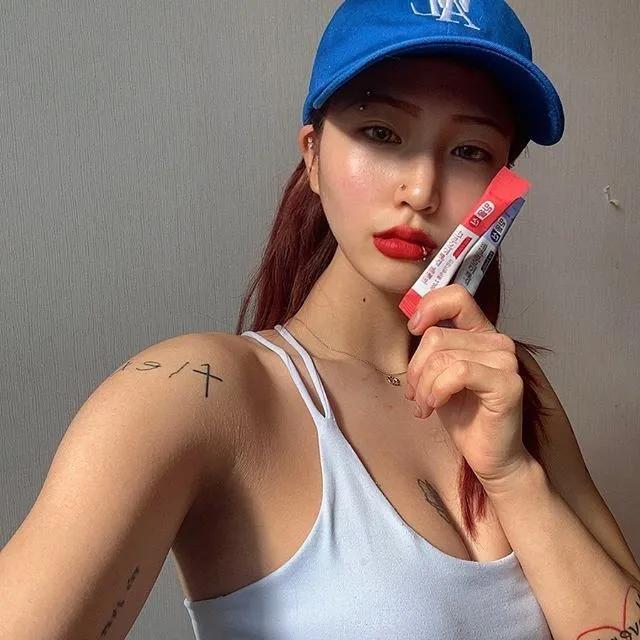 有纹身，爱穿刺，爱健身，这样的小姐姐你喜欢吗？