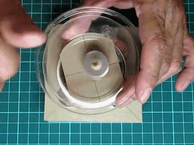 如何用四个小圆磁铁做个悬浮陀螺,神奇的磁铁可以让陀螺旋转个不停