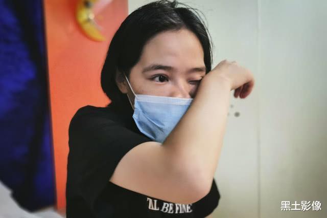 美女为生娃导致面部畸形,流浪街头自救:想活久一点,陪儿子长大