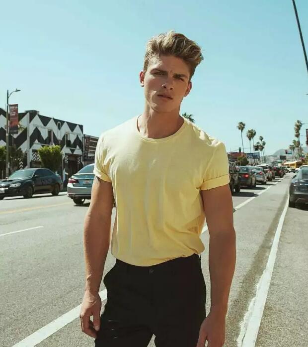 WHAT？一玩复古就垮？学学明星们这么穿，老嫌弃一秒变潮品