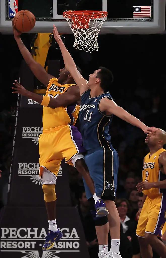 易建联nike篮球签名,nike易建联1代