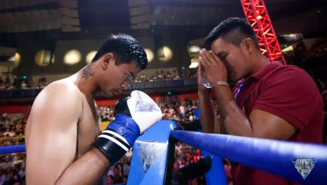 以拳破腿李小龙,以拳破腿