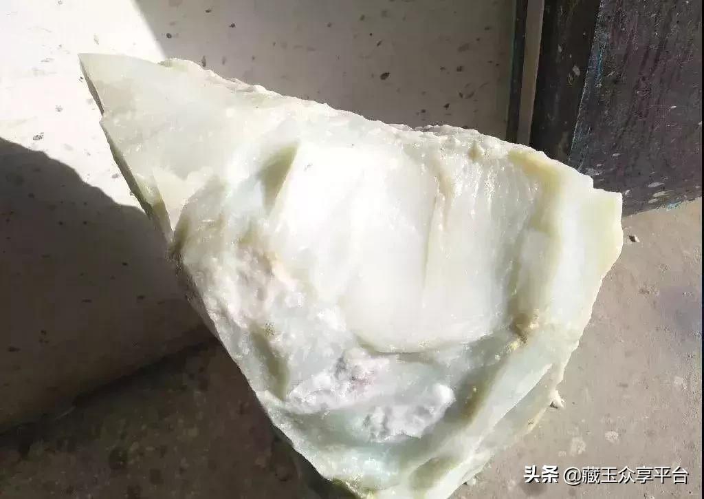 米达料和田玉密度是多少,和田玉的米达料和羊脂玉哪种贵