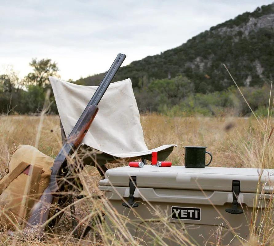 和supreme齐名的品牌,和supreme合作的行李箱