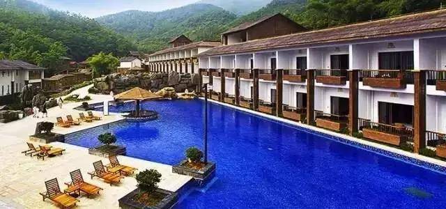 「冬来临·醉温泉」新装怡情谷主楼高级房,早晚2餐+泡38个温泉池