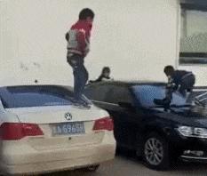 开心一刻gif下雨天,搞笑gif笑到肚子疼意外瞬间特辑