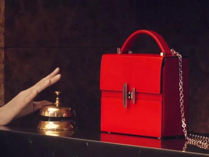 乔欣的包能装下什么,乔欣真的很有钱吗