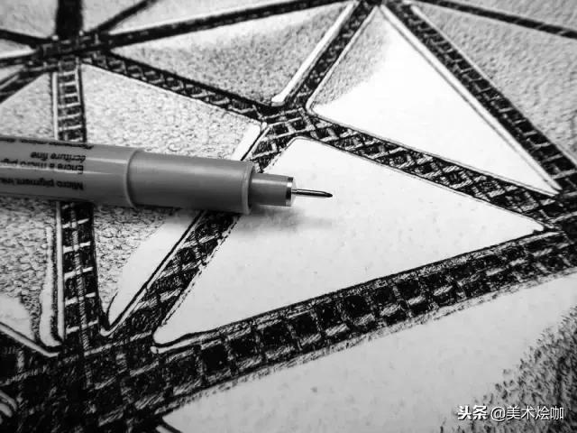 用1支针管笔点画了200小时，结果很惊人