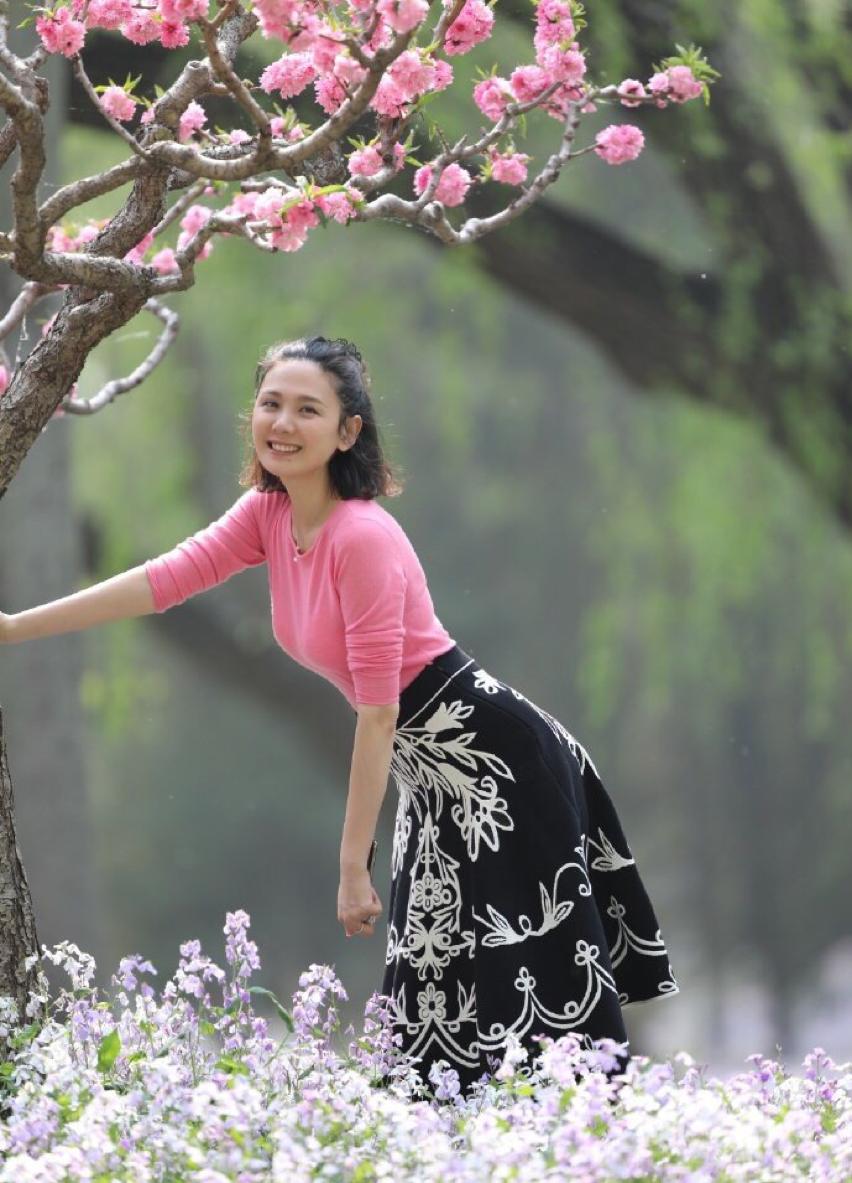 程莉莎穿搭夏天气质套装,程莉莎吊带裙穿搭