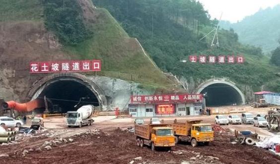 一个名字引发的惨剧，路桥专业排名亚洲第一却被当作民办野鸡大学