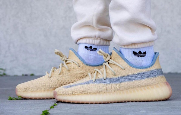 yeezy350v2亚麻色穿搭,yeezy350v2鞋型不一样