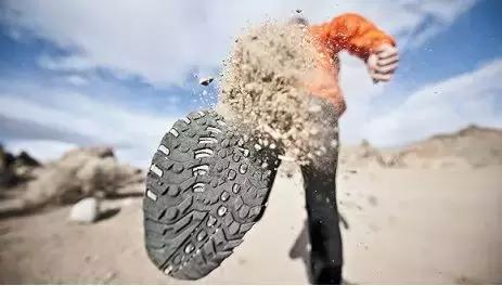 晋江系鞋企大混战,传奇从鼎盛到没落