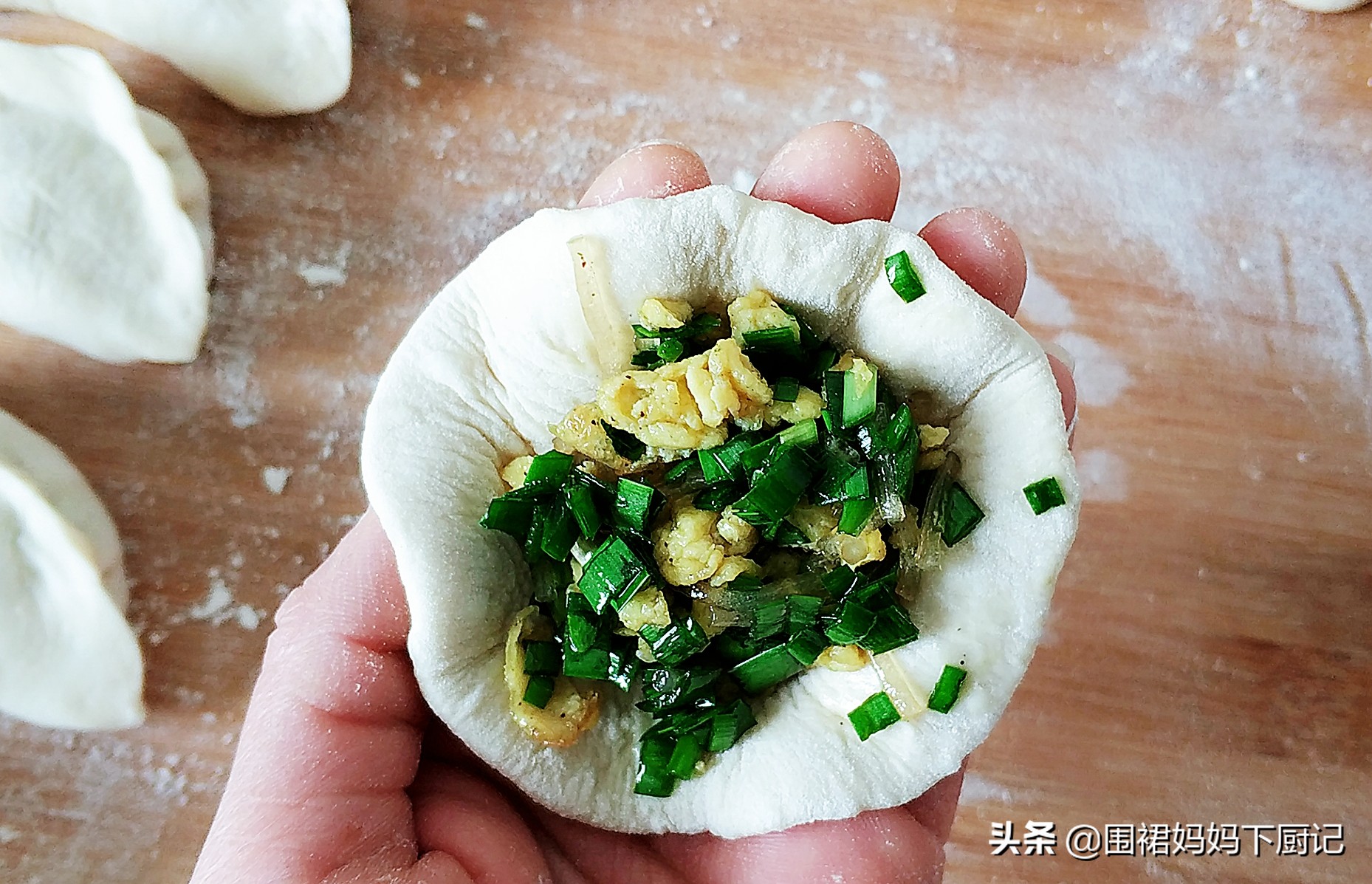 焦香美味的水煎包就做好了,焦香可口的水煎包