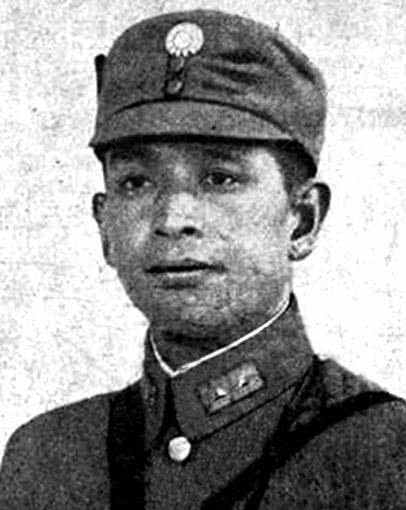 抗日战争中的飞将军，战场上数次逃跑，享年103岁，其子是影星