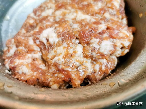 黑包子,包黑子,内藏笋丝肉馅,开吃不开铡