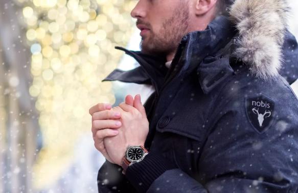 冬天戴表吗,冬天戴钢带表合适吗