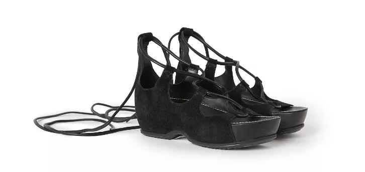 「每周联名X讯」众人骂丑，价格却直逼倒钩的鞋究竟长什么样？