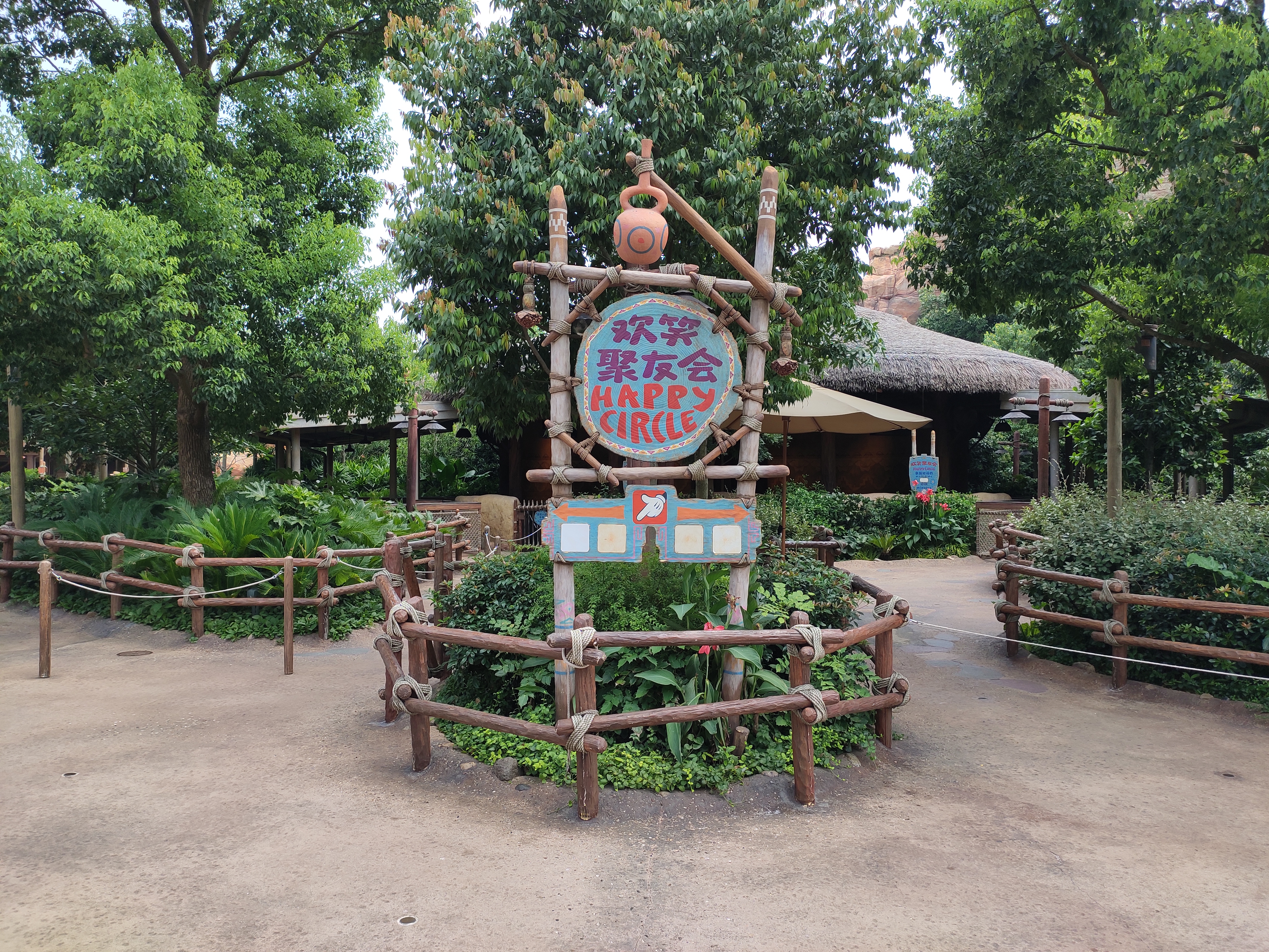 上海迪士尼一大一小旅游攻略,上海迪士尼吃住攻略讲解